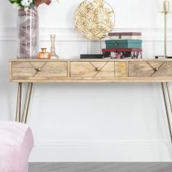 Console Gravée En Bois Manguier Massif Et Métal Doré 3 Tiroirs L120 Cm LINIUM -Canapé Soldes console gravee en bois manguier massif et metal dore 3 tiroirs l120 cm linium 46436 5da074ab14163 1200 675